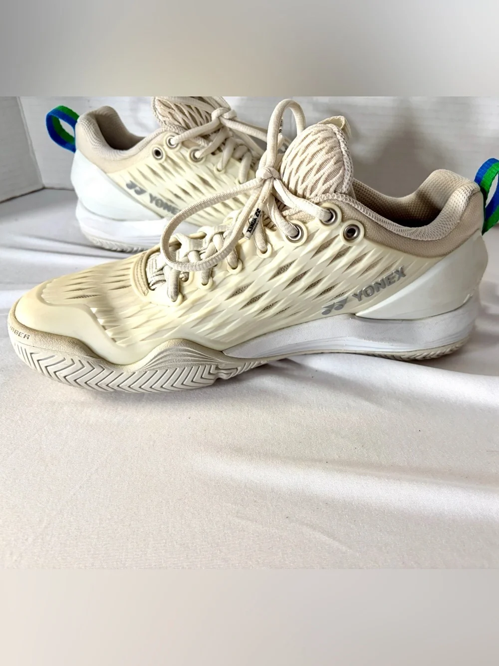 Yonex Power Cushion Eclipsion 3 Tennis Shoes in Off-White women's 8.5 mens 7
